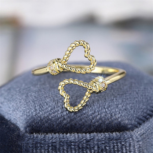 Anello in acciaio inossidabile a forma di cuore T0292 con zirconi incastonati a griffe per donna, gioiello romantico per fidanzamento - Product Image 3