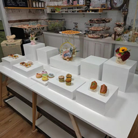 Étagère d'angle carrée en plastique blanc pliable moderne sur mesure, présentoir de buffet, socle pour aliments