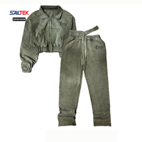 Ensemble deux pièces décontracté pour femme : survêtement court zippé délavé à l'acide, pantalon de jogging déchiré et découpé pour un style streetwear décontracté