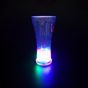 Gran oferta de fábrica, taza Pilsen clásica ecológica, taza de jugo de plástico intermitente LED, tazas de té y platillos - Product Image 2