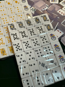 Tuiles de Mahjong et de <span class=keywords><strong>Poker</strong></span> Américain en Acrylique de Luxe Moderne, Pliables et Portables, Gravées sur Mesure, Marque Jiangpai, pour 4 Joueurs, avec Finition Polie à la Main - Product Image 4