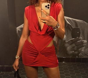 Viviblook Y25DS557 Robe d'été pour femmes, nouvelle robe mini sans manches plissée à décolleté profond en V, couleur unie, sexy - Product Image 1