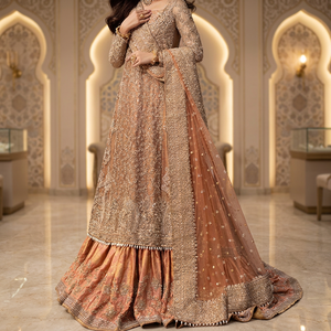 Robe de mariée élégante et moderne pour femme, personnalisable, sans manches, avec accents en dentelle, en tissu satiné, grande taille, dos en dentelle, doublure douce - Product Image 2