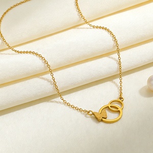 Collar de Moda de Acero Inoxidable con Colgante de Mariposa Esmerilada de Doble Círculo Entrelazado, Impermeable e Hipoalergénico <span class=keywords><strong>para</strong></span> Uso Diario - Product Image 1