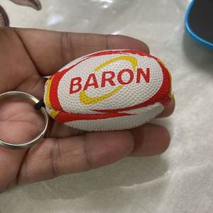 Meilleur et nouveau 2024 porte-clés de sport de ballon de rugby personnalisé de qualité supérieure unisexe meilleur crochet pour clés et sacs avec ensembles de style adulte - Product Image 2