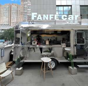 Food Truck Thème Spatial avec Extérieur Métallique, Plafond Étoilé LED et Menu Imprimé Galaxie pour Musées Scientifiques - Product Image 3