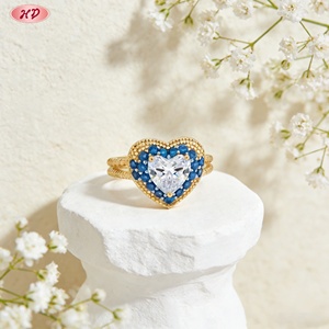 Bague de luxe pour femme en laiton plaqué or 18 carats avec double halo en forme de cœur, sertie de zircon et saphir bleu de laboratoire, idéale pour les fêtes et mariages - Product Image 1