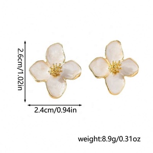 Pendientes de tuerca dorados para mujer, de acero inoxidable, con diseño de lazo escultural, corazón texturizado, hoja y flor, geométricos exagerados, para fiesta - Product Image 5