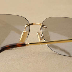 <span class=keywords><strong>Occhiali</strong></span> <span class=keywords><strong>da</strong></span> <span class=keywords><strong>Sole</strong></span> alla Moda per <span class=keywords><strong>Donna</strong></span> Senza Montatura UV400 con Telaio in <span class=keywords><strong>Metallo</strong></span> Marca di Lusso Mi - Product Image 2