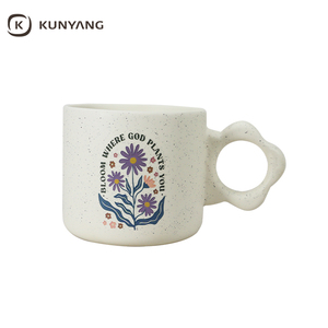 Tasse en céramique de haute qualité avec poignée en forme de fleur, tasse en argile d'usine, logo, couleur, design personnalisable, tasses cadeaux en céramique - Product Image 2