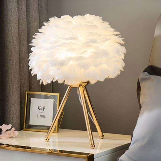 Feather Table Lamp Bedroom Ins Girl Bedside Lamp Creative Simple Modern Night Light Wedding Room Warm Decorative Lamp