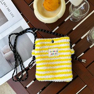Nuova <span class=keywords><strong>Borsa</strong></span> a <span class=keywords><strong>Tracolla</strong></span> Invernale alla Moda in Peluche Sherpa con Zip e Motivo a Pois Arcobaleno, Carina e Compatta per Shopping e Uso Personale - Product Image 5