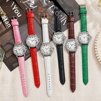 Montre pour femme élégante sertie de diamants, bracelet en cuir, mouvement à quartz, boîtier en alliage de 30 mm, cadran à aiguilles