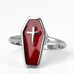 Anillo Zoryn en Forma de Ataúd de Acero Inoxidable 316L en Tono Plateado con Cruz de Esmalte Rojo, Estética Gótica Oscura, Joyería Unisex Ideal - Product Image 2