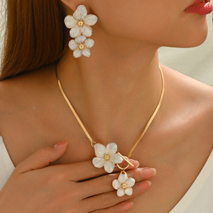 Pendientes de hebilla OT <span class=keywords><strong>con</strong></span> cadena de hueso de serpiente de flor degradada personalizada de gran venta transfronteriza europea americana - Product Image 6