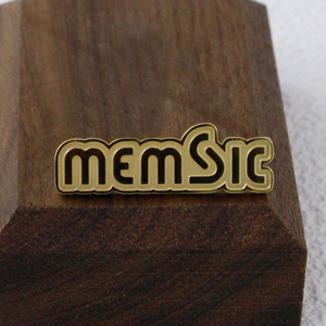 Spilla in Metallo con Nome Personalizzato, Distintivo con Iniziali Incise - Product Image 4