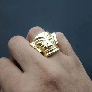 Bague pour homme en acier titane plaqué or, design masque, bijoux rétro, cadeau - Product Image 4