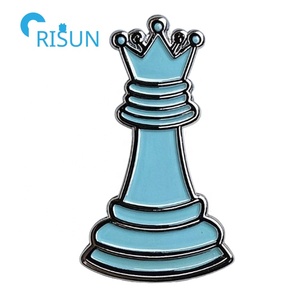 Épingles à revers personnalisées en émail pour les fans de l'échecs, fabricant de pièces d'échecs en émail personnalisées, épingles à revers en émail pour les fans de l'échecs, badges, broches, épingles en émail personnalisées pour les fans d'échecs - Product Image 3