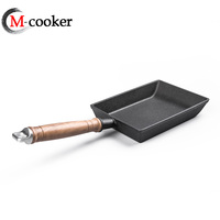 Wajan besi cor desain Korea, penggorengan lapisan Enamel pegangan kayu datar persegi untuk memasak telur Spaghetti Tamagoyaki