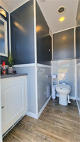 Remorque de toilettes portable de luxe en acier pour l'extérieur, 4 cabines, avec un design écologique de haute qualité