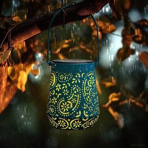 Lanterne de jardin solaire LED en fer colorée pour l'extérieur avec télécommande, indice de protection IP66, pour décoration suspendue intérieure/extérieure - Product Image 4