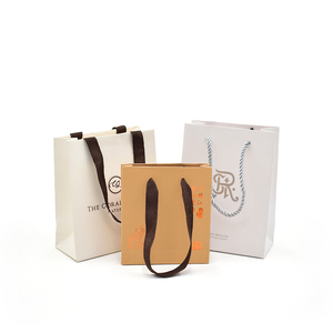 Sacs cadeaux en carton <span class=keywords><strong>kraft</strong></span> rose recyclable de marque pour mariages, anniversaires, célébrations, ajoutant une élégance intemporelle, logo <span class=keywords><strong>personnalisé</strong></span> - Product Image 6