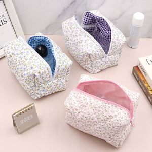 Pochette à maquillage vintage matelassée en coton pour femmes et filles, pochette cosmétique florale en coton, grande capacité, trousse de toilette portable - Product Image 3