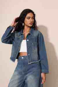 Gilet in denim leggero senza maniche, perfetto per combinazioni versatili - Product Image 3