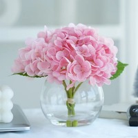 Arrangement floral personnalisé en fleurs d'hortensia artificielles en latex au toucher réaliste avec vase en verre et eau en résine