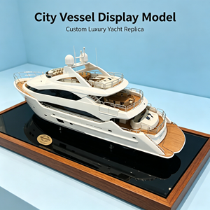 Maqueta de Yate de Lujo Personalizada con Casco Blanco, Vigas Negras, Cubierta de Madera y Soporte para Espejo - Product Image 3