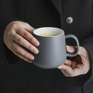 Tasses à café en céramique modernes et simples de grande capacité, mugs à thé, gobelets à lait en porcelaine fantaisie avec poignée pour cadeau de Noël - Product Image 4