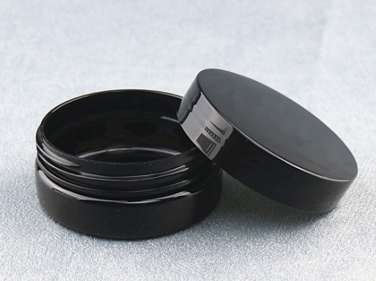 Nero con cappuccio nero