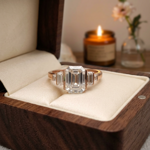 Bague de fiançailles et de mariage unisexe en or massif 18 carats avec diamant solitaire taille émeraude 1,5 carat VVS/VS cultivé en laboratoire, certificat IGI, cadeau tendance - Product Image 1