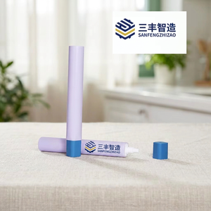 Tube souple PE violet clair, imprimé bicolore, avec embout conique court et capuchon à vis bleu, pour pommade réparatrice de la peau - Product Image 1