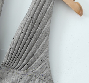 Vestido elegante y sexy con tirantes para mujer, Falda corta de cintura plisada con escote en V profundo de gama alta, vestido de gasa con diamantes de imitación - Product Image 4