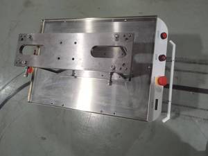 Robot AGV Cinese per Magazzino con Capacità di Carico 200kg, Design a Zaino, Navigazione Magnetica, Precisione 10mm - Product Image 5