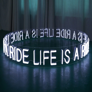 Enseigne néon <span class=keywords><strong>circulaire</strong></span> suspendue personnalisée, enseigne lumineuse <span class=keywords><strong>LED</strong></span> en acrylique, signalétique décorative commerciale à fixation au plafond - Product Image 2