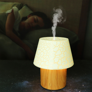 Diffusore di aromi stile lampada da scrivania con design a luce calda e funzione luce notturna, che crea un'atmosfera molto gradevole. - Product Image 6