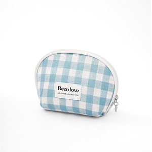 Bolsa de maquillaje Beenlove de tamaño mediano, estuche cosmético portátil con patrón a cuadros azules, bolsa de almacenamiento de viaje para productos de cuidado de la piel y lápiz labial. - Product Image 4