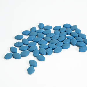 แท็บเล็ตสมุนไพรสีฟ้าผลิตภัณฑ์เสริมอาหารธรรมชาติคุณภาพสูงปรับแต่งได้ผลิตภัณฑ์เสริมอาหาร500มก. ได้รับการรับรองจาก GMP สำหรับผู้ใหญ่ไม่ใช่ - Product Image 1