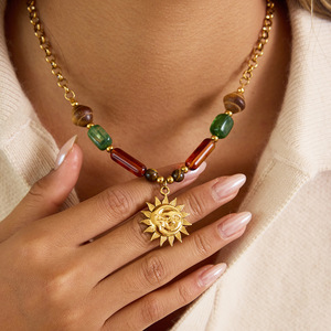 Collier pendentif sur le thème du soleil et de la lune, avec perles en résine, chaîne en or, bijoux de clavicule pour femmes, accessoire de mode - Product Image 2