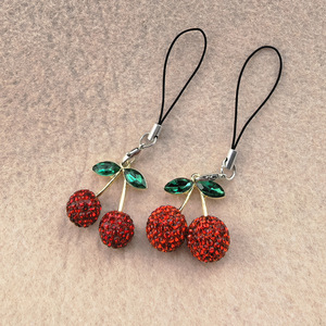 Llavero <span class=keywords><strong>de</strong></span> cadena <span class=keywords><strong>de</strong></span> teléfono <span class=keywords><strong>de</strong></span> cereza hecho a mano para mujer/niña, bonitos diamantes, fruta brillante, mochila <span class=keywords><strong>de</strong></span> aleación <span class=keywords><strong>de</strong></span> lujo, decoración llavero personalizado - Product Image 3