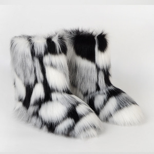 Stivali da Neve Chic in Finta Pelliccia, Morbidi, per Autunno/Inverno, con Soletta in PVC Antiscivolo per Climi Freddi e Attività all'Aperto - Product Image 4