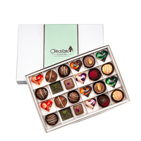 Emballage de boîte de chocolat couvert de luxe personnalisé avec six pralines fraises et truffes
