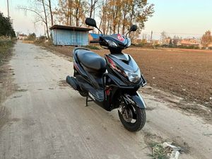 Skuter Gas Qige <span class=keywords><strong>100cc</strong></span> Sepeda <span class=keywords><strong>Motor</strong></span> Jalanan dengan Mesin Tahan Lama Kecepatan Maksimum >80km/jam untuk Perjalanan Kota - Product Image 2