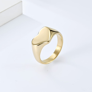Anillo unisex de acero de titanio con forma de corazón, color oro y plata, joyería de boda, diseño minimalista para parejas - Product Image 2