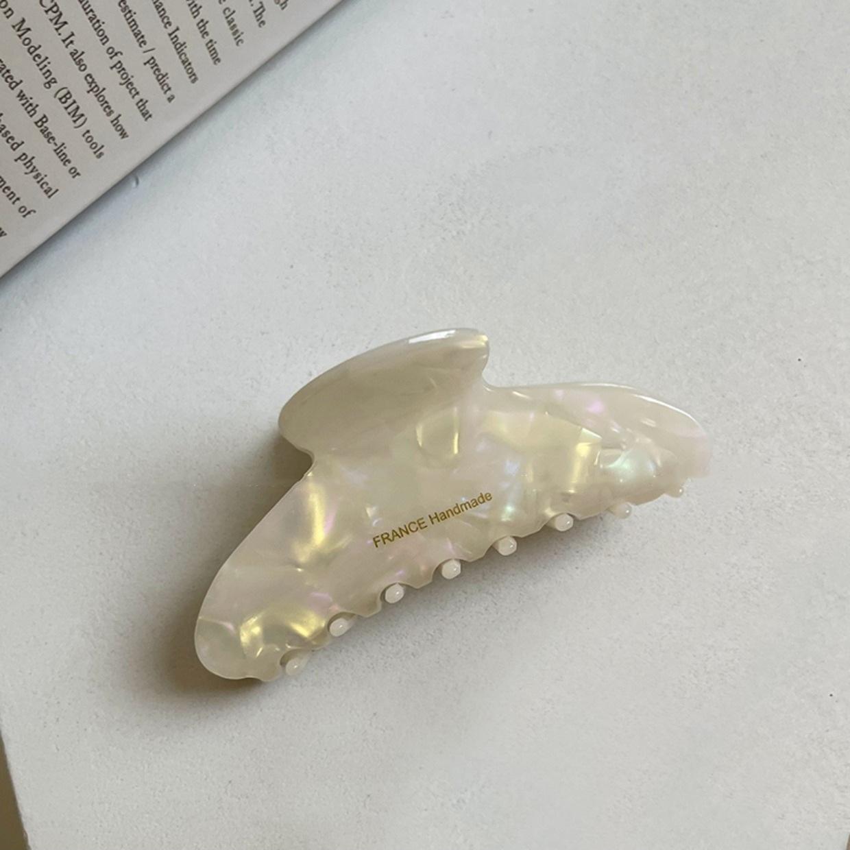 สีขาวสว่าง