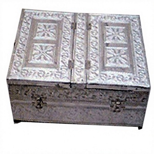 Soporte para Libros Sagrados de Latón Hecho a Mano con Baño de Oro Meenakari, Oxidado, con Forma de Libro y Estuche Decorativo con Grabado en Relieve - Product Image 1