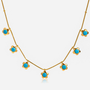 Collier en acier inoxydable doré avec breloques fleurs en turquoise bleue pour un usage quotidien - Product Image 1