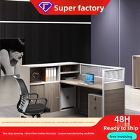 Bureau de travail commercial moderne et minimaliste en PVC avec porte-cartes pour 2/4/6 personnes, écran de protection, chaise de bureau et combinaison bureau-ordinateur